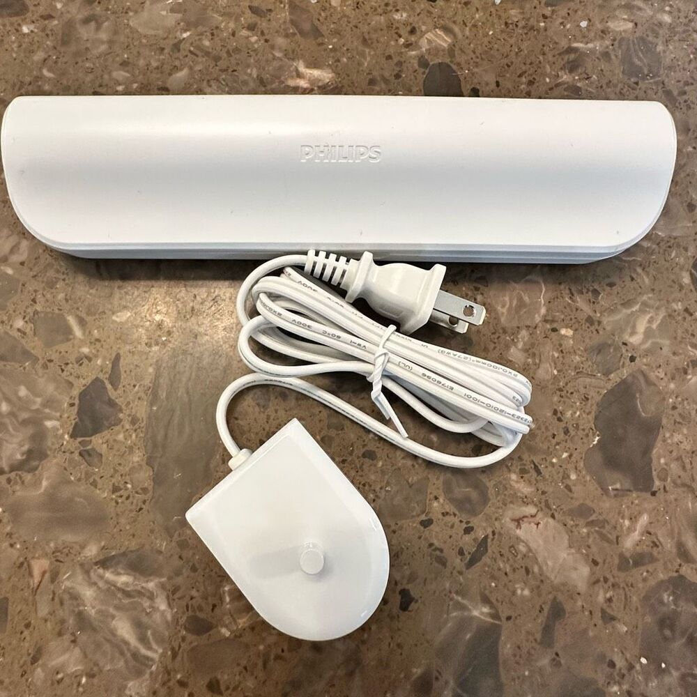 NWT Philips Sonicare Electric Toothbrush Travel Caser & Charger HX6100 White OS